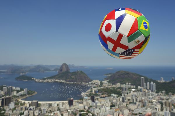 توپ بین المللی فوتبال برزیل در بالای ریودوژانیرو