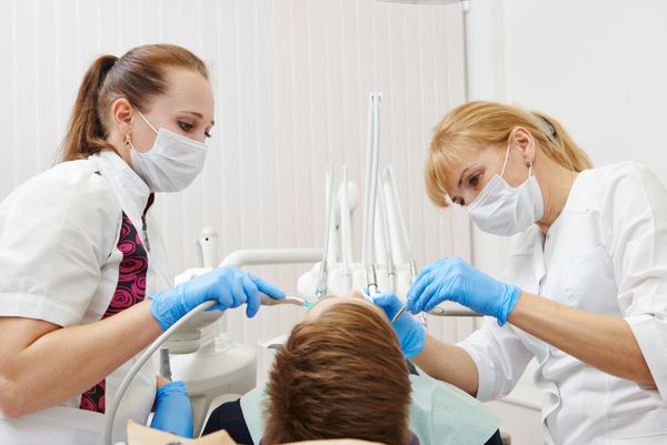 مراقبت از دندان در کلینیک