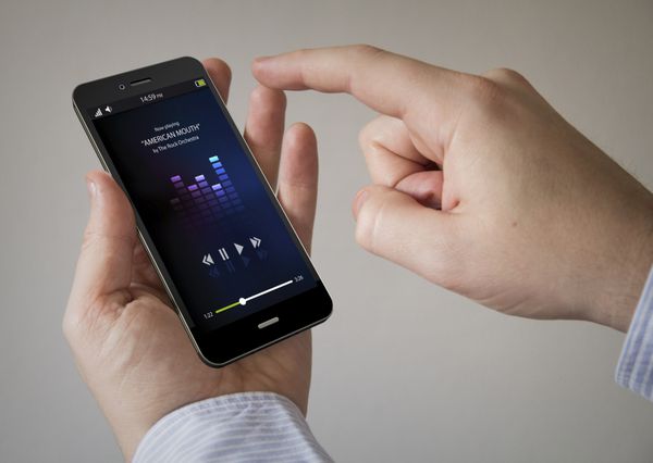 گوشی هوشمند با صفحه نمایش لمسی موسیقی