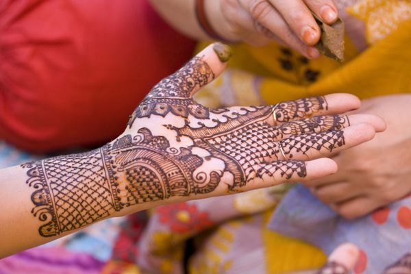 استفاده از حنا در دست عروسی راجستان هند