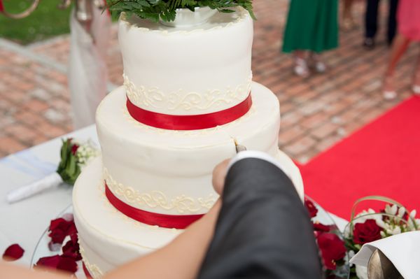 برش کیک عروسی