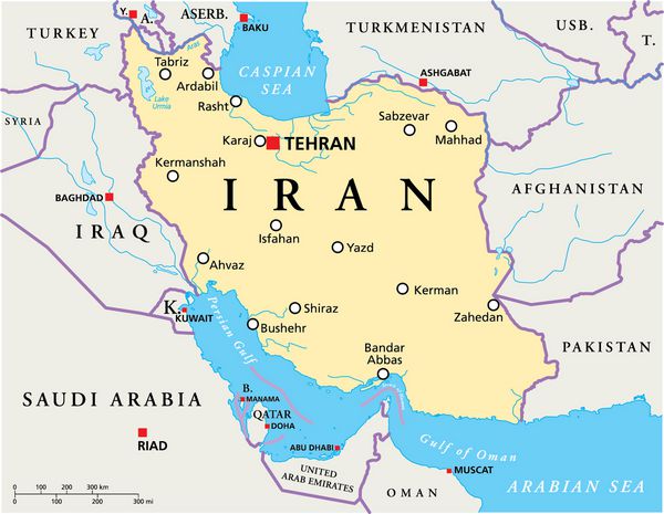 نقشه سیاسی ایران با پایتخت تهران مرزهای ملی مهمترین شهرها رودخانه ها و دریاچه ها برچسب‌گذاری و مقیاس‌بندی انگلیسی تصویر