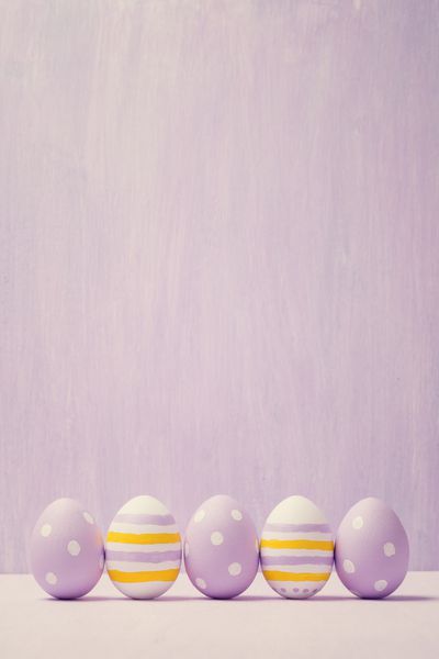 تخم مرغ های رنگارنگ عید پاک پس زمینه با تخم مرغ عید پاک با جلوه فیلتر رترو