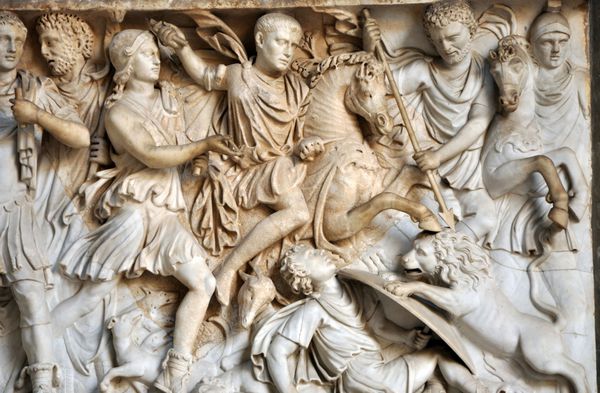 نقش برجسته و مجسمه سربازان روم باستان