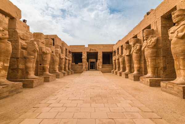 مجسمه های فراعنه در معبد کارناک در لوکسور مصر