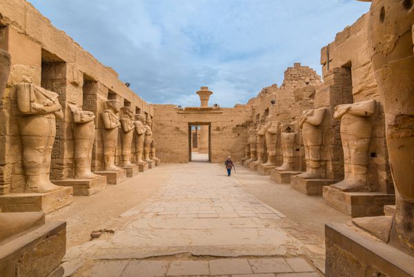 مجسمه های فراعنه در معبد کارناک در لوکسور مصر