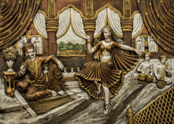 سپتامبر 2016 ویساخاپاتنام ویزاگ هند مجسمه رقص زن هندی برای پادشاه