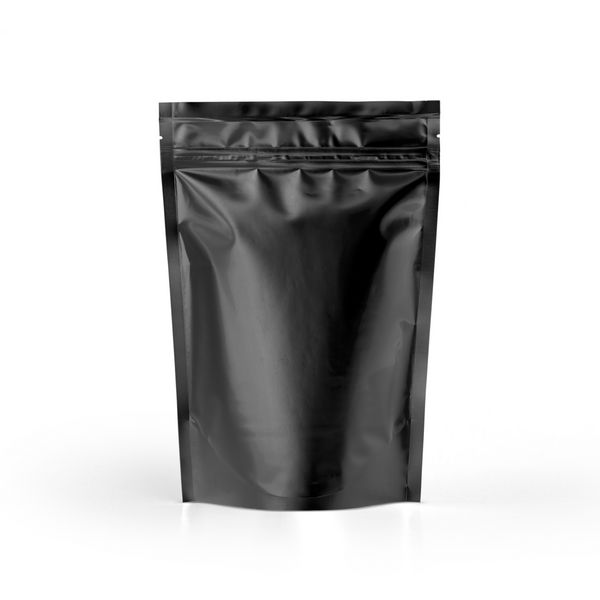 کیسه قهوه کیسه ای با خلاء پلاستیکی سیاه و سفید که در پس زمینه سفید جدا شده است مجموعه ماکت قالب بسته بندی با مسیر برش گنجانده شده است