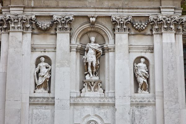 نمای کلیسایی در ونیز ایتالیا