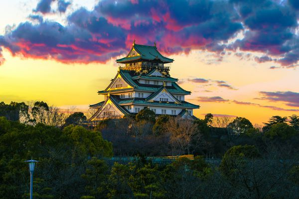 تصویر شگفت انگیز غروب خورشید از قلعه اوزاکا