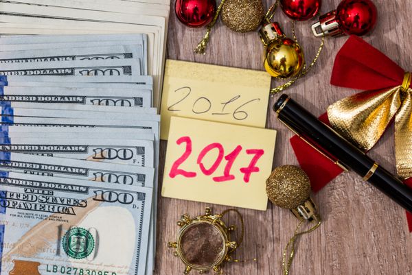 سال جدید 2017 با دلار و تزئینات کریسمس