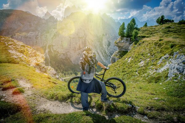 دوچرخه سواری در مسیر کوهستان
