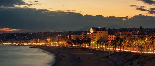 نیس فرانسه نمای شبانه شهر قدیمی Promenade des Anglais
