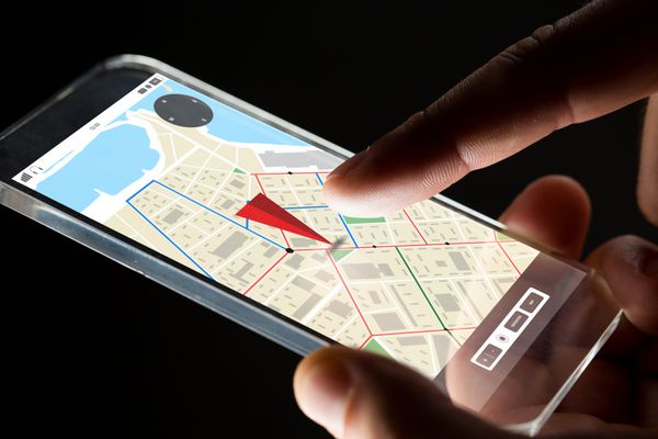 نزدیک از دست با نقشه GPS در گوشی های هوشمند