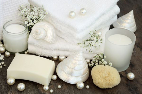 محصولات پاک کننده مراقبت از بدن با لوازم حمام سفید کرم مرطوب کننده صابون فلانل سفید اسفنج طبیعی شمع صدف مادر مروارید و مروارید