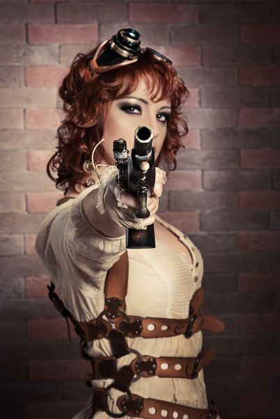 دختر Steampunk با تفنگ
