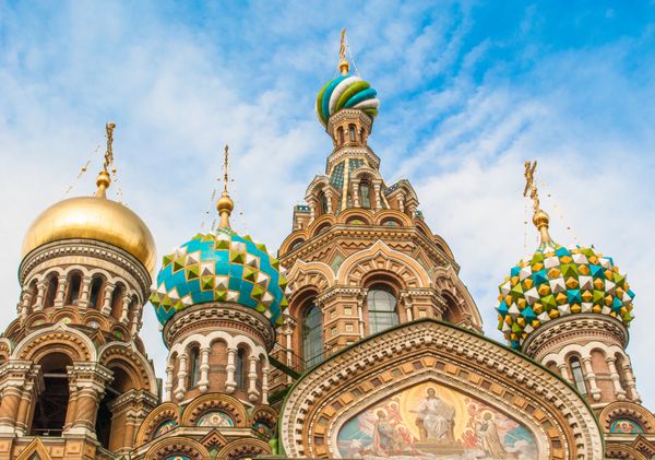کلیسای ناجی در خون ریخته شده یکی از دیدنی های اصلی سنت پترزبورگ روسیه این کلیسا در محلی که تزار الکساندر دوم ترور شد ساخته شد و به یاد او تقدیم شد