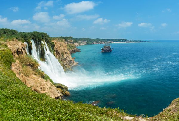 آبشار دودن در آنتالیا ترکیه - پس زمینه سفر در طبیعت آبشاری بر روی رودخانه دودن در آنتالیا ترکیه چشم انداز آبشار مشرف به دریا