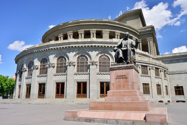 تئاتر ملی آکادمیک اپرا و باله ارمنستان در ایروان ارمنستان