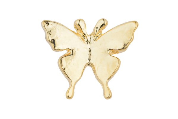 گوشواره‌های زیبای پروانه‌ای طلایی جدا شده روی پس‌زمینه سفید شامل مسیر برش