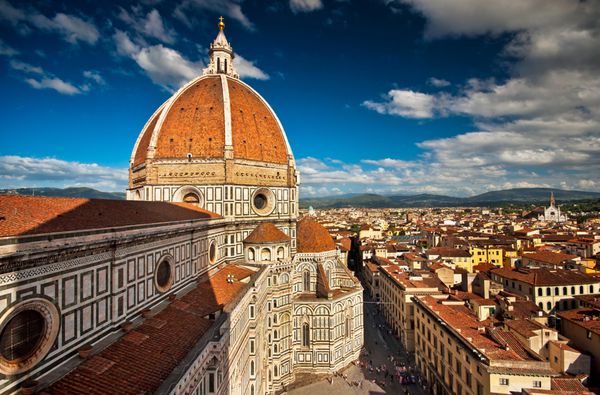 رنگ های آسمان شگفت انگیز در Piazza del Duomo - Firenze