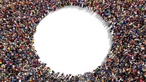 گروه بزرگی از مردم که از بالا دیده می شوند به شکل دایره ای جمع شده اند و روی پس زمینه سفید ایستاده اند