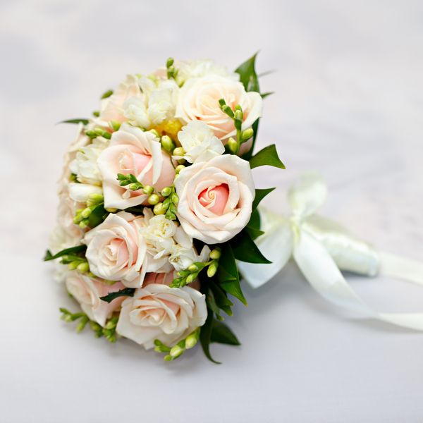 دسته گل عروس زیبا در جشن عروسی
