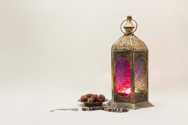 رمضان کریم مجموعه فانوس خرما و تسبیح می توانید از آن به عنوان کارت تبریک استفاده کنید