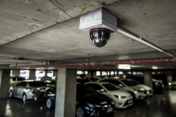 دوربین مدار بسته پارکینگ دوربین مدار بسته دوربین مداربسته نصب شده در پارکینگ جهت حفاظت از امنیت