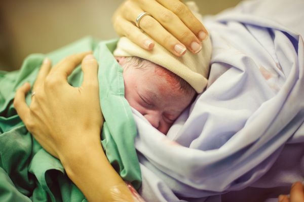 نوزاد تازه متولد شده در بیمارستان