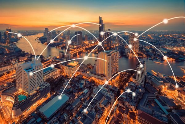 منظره شهری بانکوک با مفهوم اتصال شبکه مفهوم اینترنت اشیا