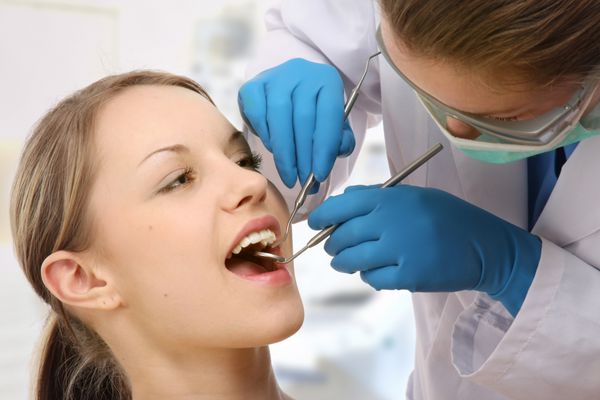 در دندانپزشکی نمای نزدیک