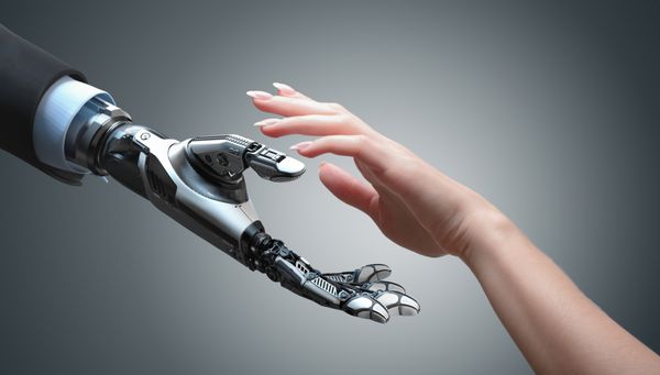 ربات به یک زن دست می دهد دو دست در موقعیت پیشنهاد طراحی مفهومی کسب و کار هوش مصنوعی