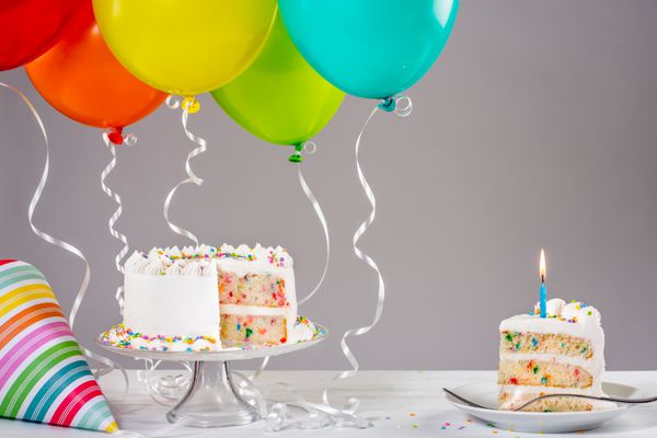 کیک تولد با بادکنک