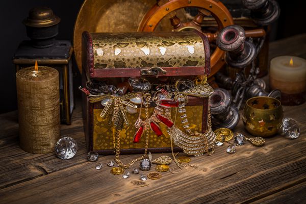 صندوق گنج با جواهرات