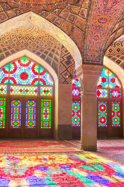 مسجد نصیرالملک شیراز ایران که به مسجد صورتی نیز معروف است