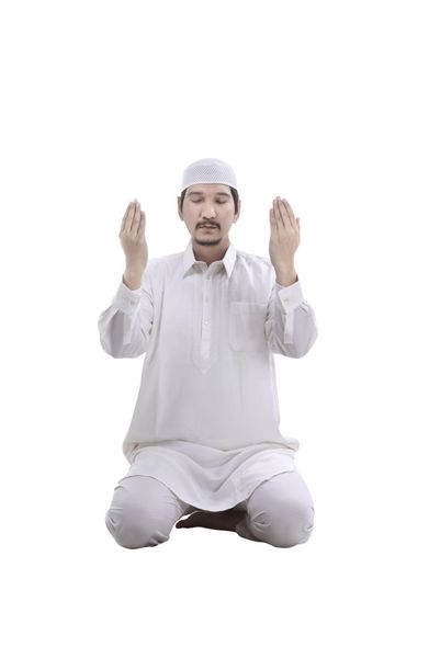 مرد جوان مسلمان در حال نماز