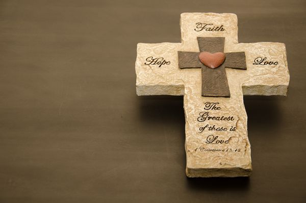 ایمان بالا امید عشق سنگ صلیب