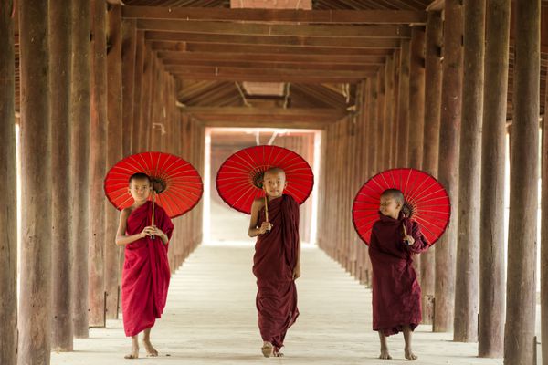 سه راهب تازه کار