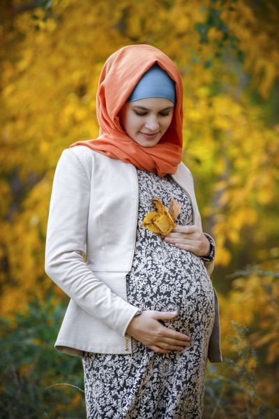 زن باردار با حجاب
