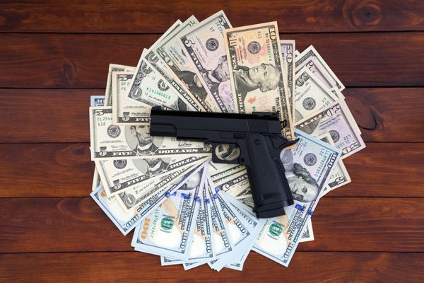 تفنگ و پول - مفهوم تجاری