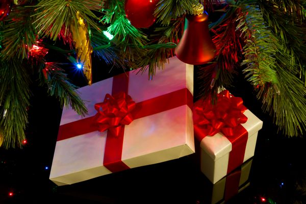 هدایا و چراغ های کریسمس