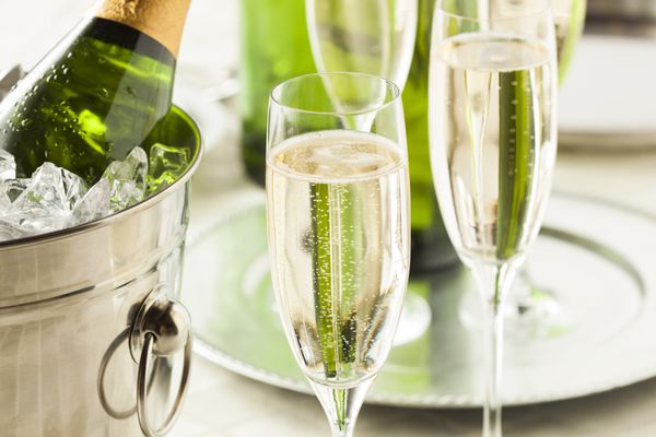 شامپاین حباب دار الکلی برای سال نو