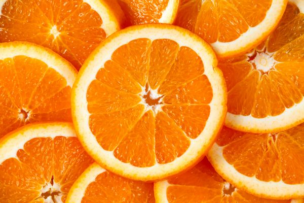 برش های آبدار پرتقال تازه غنی از پس زمینه ویتامین C