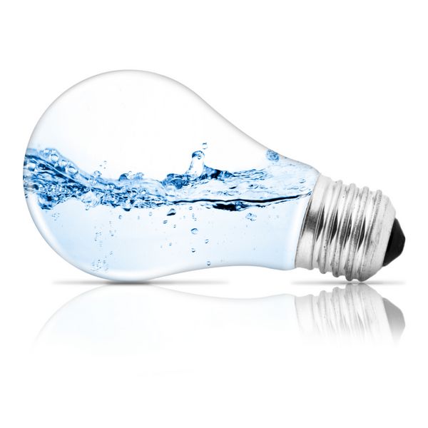 Lightbulb با آب داخل مفهوم انتزاعی