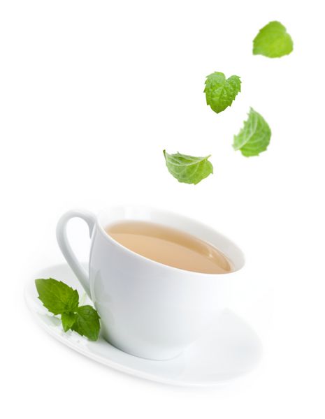 چای گیاهی با نعناع در سفید