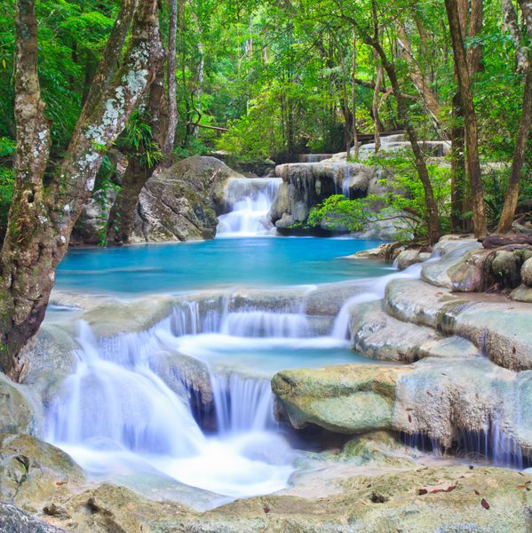 آبشار زیبا آبشار erawan در کانچانابوری استان آسيا جنوب شرقی آسيا تایلند