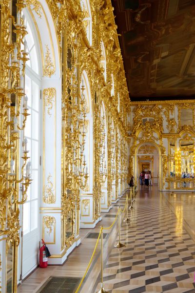 STPETERSBURG RUSSIA 2 آگوست داخل کاخ کاترین در 2 اوت 2012 در سنت پترزبورگ روسیه کاخ سابق امپریالیستی ساختمان در سال 1717 به دستورات کاتریین I قرار داده شده است اکنون یک موزه است