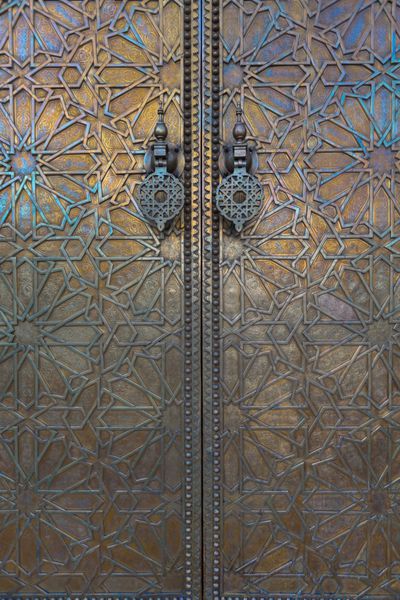 دروازه های اصلی طلایی کاخ سلطنتی در مارکره مراکش