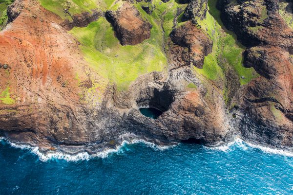 دید هوایی از خیره کننده ساحل خلیج پالی کاوای هاوایی
